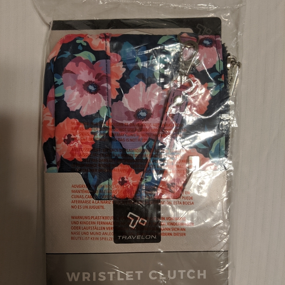 Travel wristlet